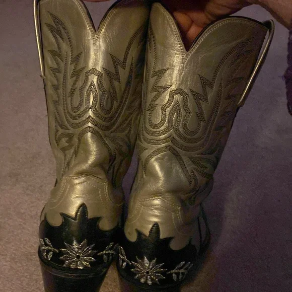 Stunning Lucchese Diva boots - Picture 5 of 16